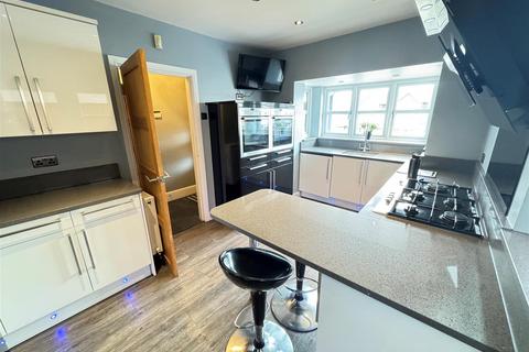 4 bedroom detached house for sale, Hambro Avenue, Rayleigh