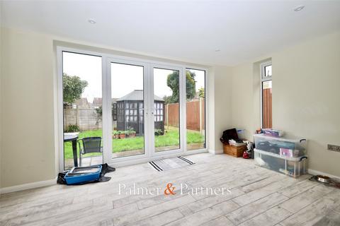 3 bedroom bungalow for sale, Richards Walk, Clacton-on-Sea, Essex, CO15