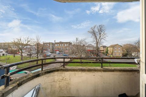 2 bedroom apartment for sale, Knights Hill, London