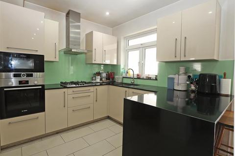 3 bedroom terraced house for sale, Kingswood Avenue, Thornton Heath