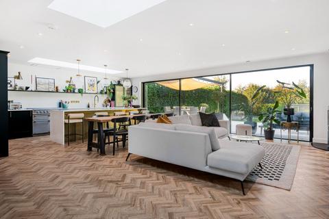 76 Worthing Road, Horsham, RH12 1TD