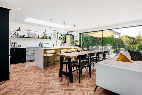 76 Worthing Road, Horsham, RH12 1TD