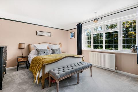76 Worthing Road, Horsham, RH12 1TD
