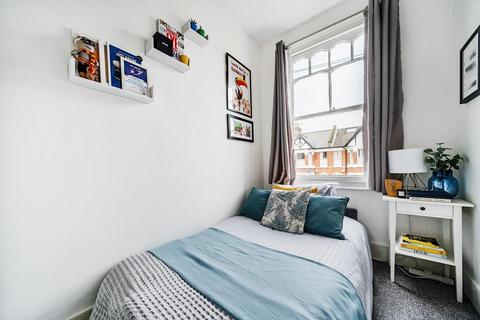 2 bedroom flat for sale, Ravensbury Road, Earlsfield