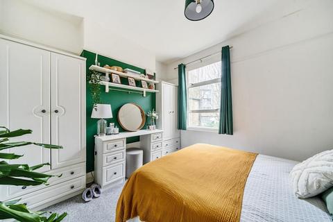 2 bedroom flat for sale, Ravensbury Road, Earlsfield