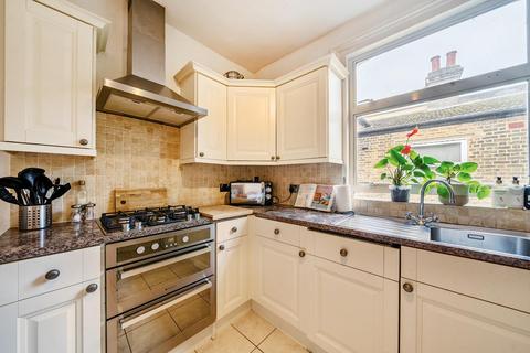 2 bedroom flat for sale, Ravensbury Road, Earlsfield