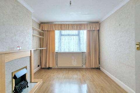 2 bedroom flat for sale, 824A London Road, Cheam, Sutton, Surrey, SM3 9BJ