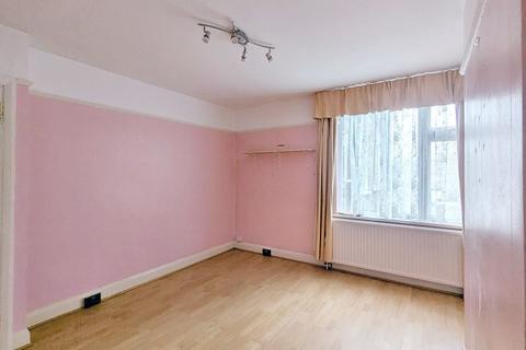 2 bedroom flat for sale, 824A London Road, Cheam, Sutton, Surrey, SM3 9BJ