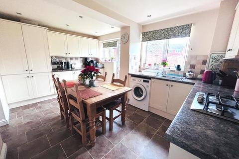 3 bedroom semi-detached house for sale, Sycamore Avenue, Evesham