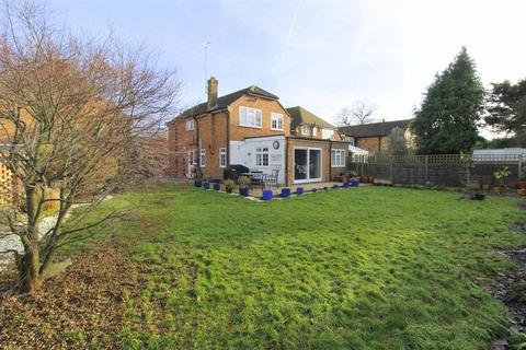 12 Lake Close, Byfleet, West Byfleet, KT14 7AE