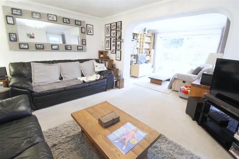 12 Lake Close, Byfleet, West Byfleet, KT14 7AE