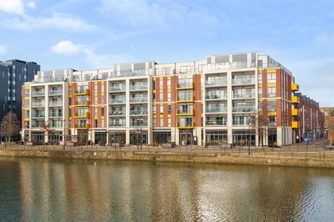 2 bedroom apartment for sale, Riverside Square, Bedford