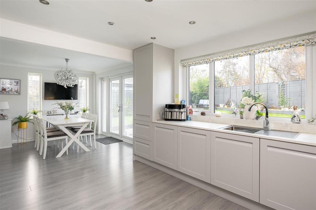 Kitchen / dining