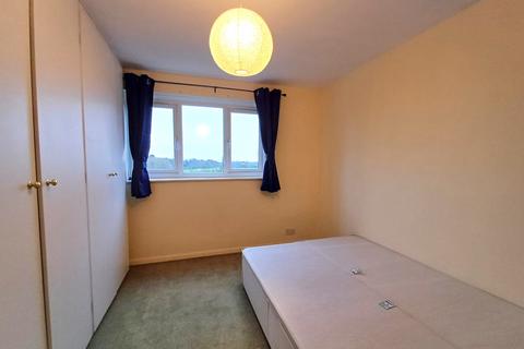 2 bedroom flat to rent, Eastern Avenue, Ilford IG2