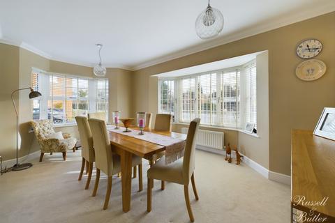 4 bedroom detached house for sale, Twickenham Road, Buckingham