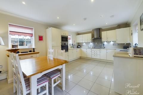 4 bedroom detached house for sale, Twickenham Road, Buckingham