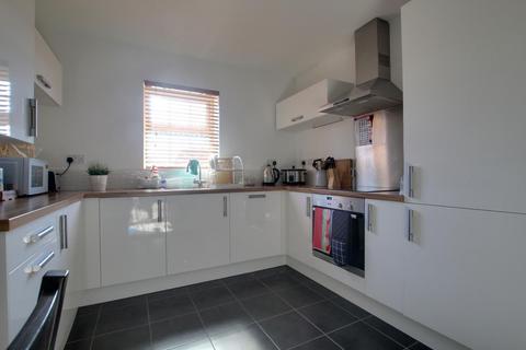 2 bedroom flat to rent, Bunkers Hill Road, Hull, East Riding of Yorkshire, HU4