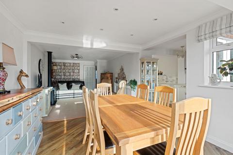 2 Adamstiles, Barrowby, Grantham, NG32 1TG