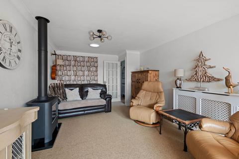 2 Adamstiles, Barrowby, Grantham, NG32 1TG