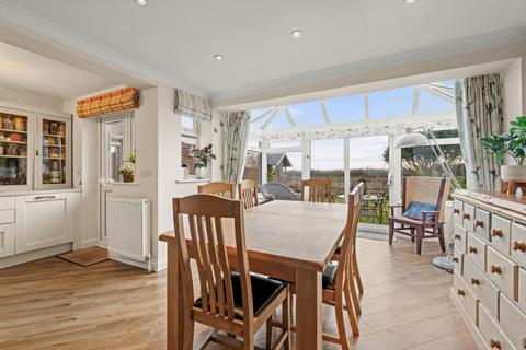 2 Adamstiles, Barrowby, Grantham, NG32 1TG