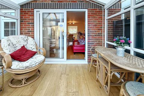 4 Coniston Way, Littlehampton, BN17 6SR