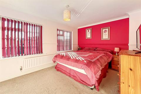 4 Coniston Way, Littlehampton, BN17 6SR