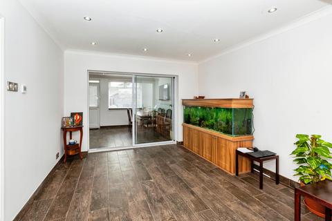 3 bedroom semi-detached house for sale, Berwick Avenue, Hayes UB4