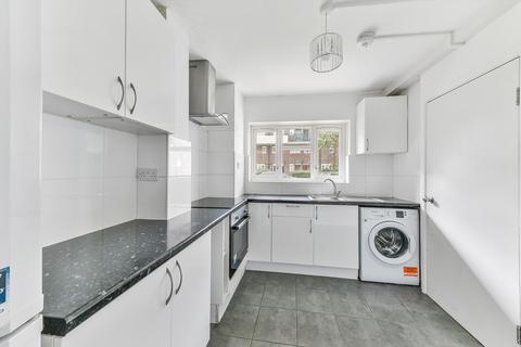 3 bedroom maisonette to rent, Wenlock Court, New North Road, London, N1