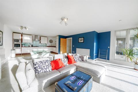 2 bedroom apartment for sale, Eastern Quay, Silvertown, E16