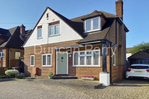 3 bedroom detached house for sale, Byng Drive, Potters Bar EN6