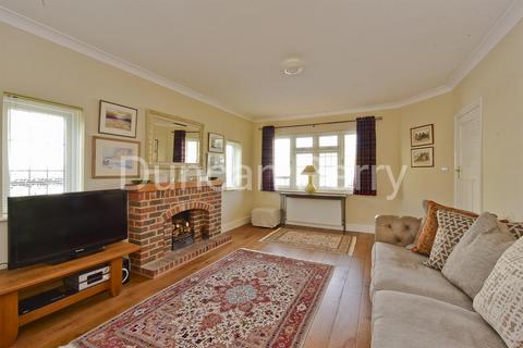 3 bedroom detached house for sale, Byng Drive, Potters Bar EN6