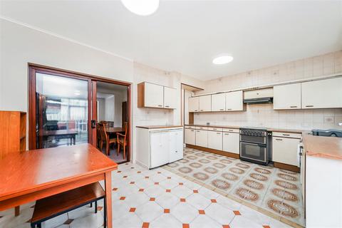 3 bedroom terraced house for sale, Downhills Way, London N17