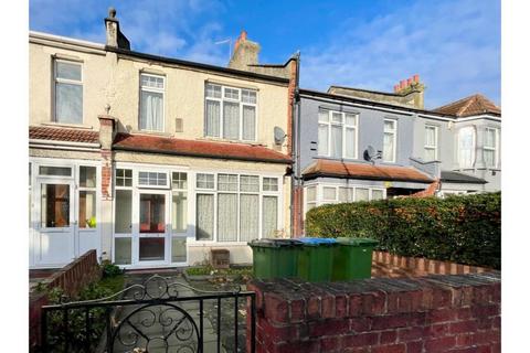 3 bedroom terraced house to rent, McLeod Road, London SE2