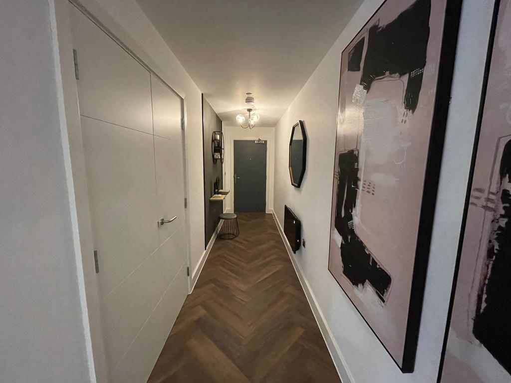 Apartment in Solihull, West Midlands - More