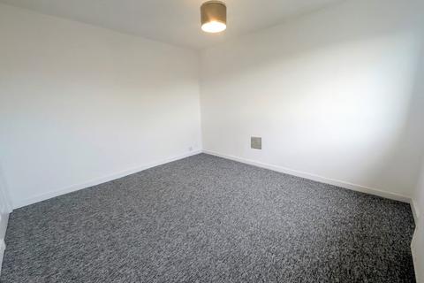 2 bedroom flat to rent, Kinnier Road, Saltcoats KA21