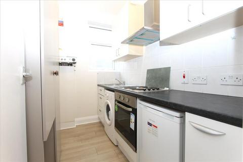 Studio to rent, Park Avenue, London , N13