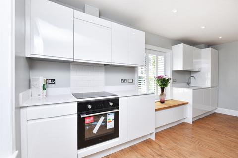 2 bedroom flat to rent, Northbrook Estate, Farnham GU10