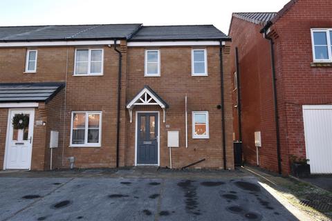 2 bedroom end of terrace house to rent, Crane Road, Kingswood, Hull