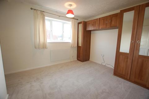 2 bedroom townhouse to rent, Hewitts Close, Briston