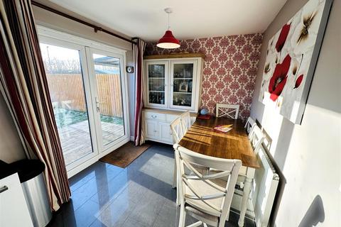 3 bedroom semi-detached house for sale, Palm House Drive, Selby