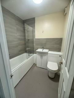 2 bedroom flat to rent, Uxbridge Road, Hayes UB4