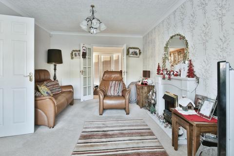 3 bedroom semi-detached house for sale, Newtondale, Hull, East Riding of Yorkshire, HU7 4BZ