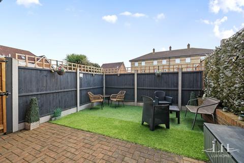 4 Cavendish Gardens, Aveley, South Ockendon, RM15 4HW