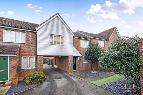 4 Cavendish Gardens, Aveley, South Ockendon, RM15 4HW