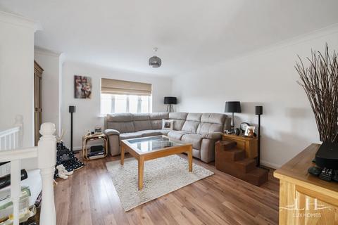 4 Cavendish Gardens, Aveley, South Ockendon, RM15 4HW