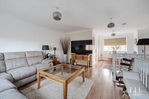 4 Cavendish Gardens, Aveley, South Ockendon, RM15 4HW
