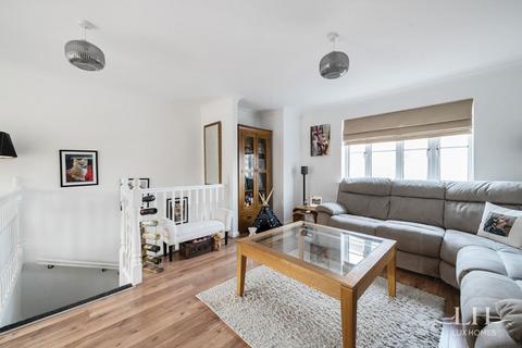 4 Cavendish Gardens, Aveley, South Ockendon, RM15 4HW