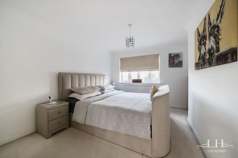 4 Cavendish Gardens, Aveley, South Ockendon, RM15 4HW
