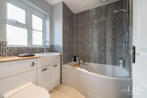 4 Cavendish Gardens, Aveley, South Ockendon, RM15 4HW