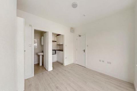 Studio to rent, Northolt Road, Harrow